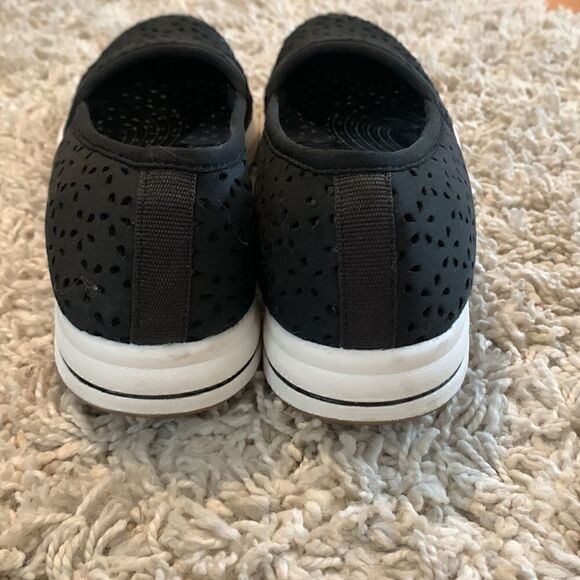Clarks Excellent condition black perforated cloudsteppers Size 5.5 - Picture 5 of 7